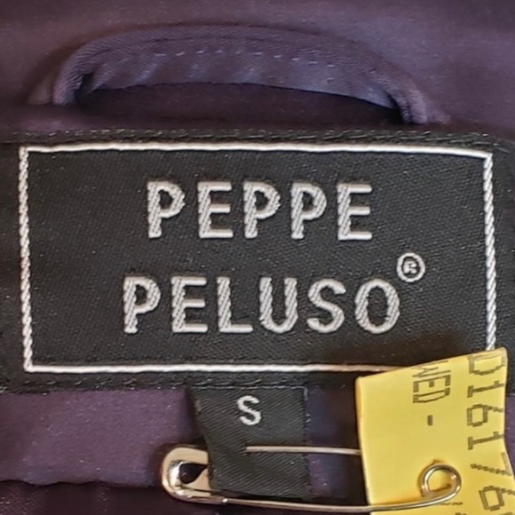 PEPPE PELUSO ~ Fabulous Cropped Plum Jacket with Oversized Buttons ~ Size Small - Picture 4 of 6